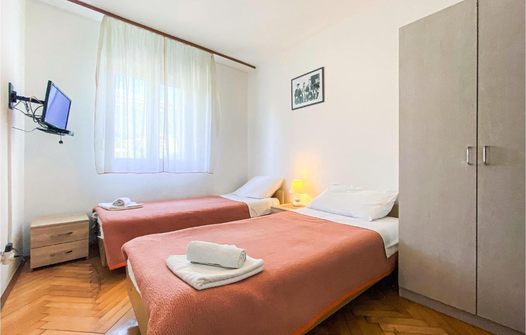 Amazing Apartment In Kastel Sucurac With Kitchen Kaštela Buitenkant foto