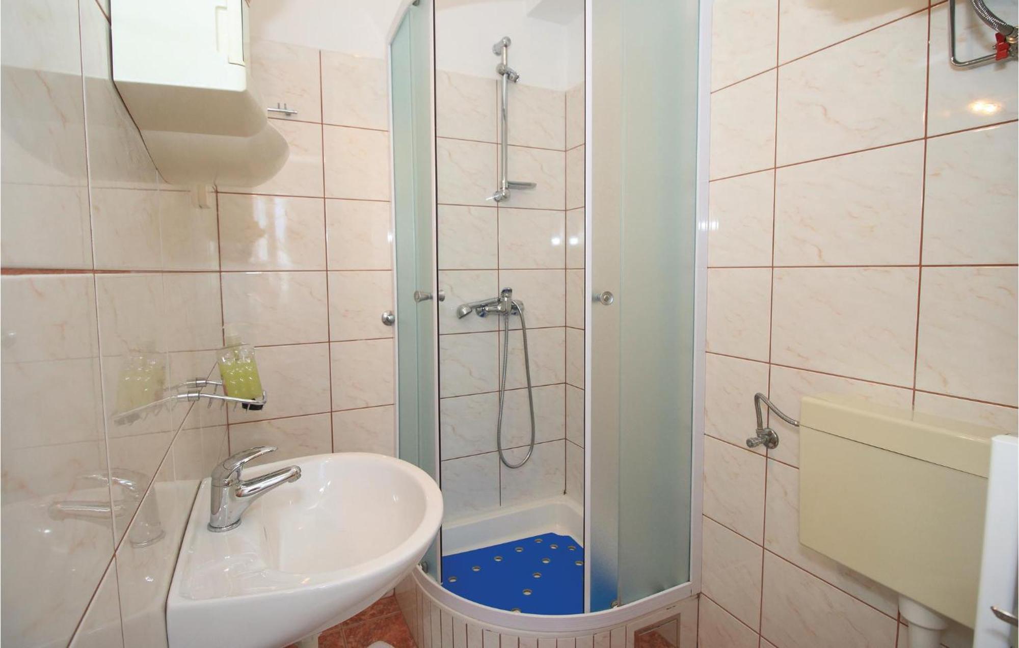 Amazing Apartment In Kastel Sucurac With Kitchen Kaštela Buitenkant foto