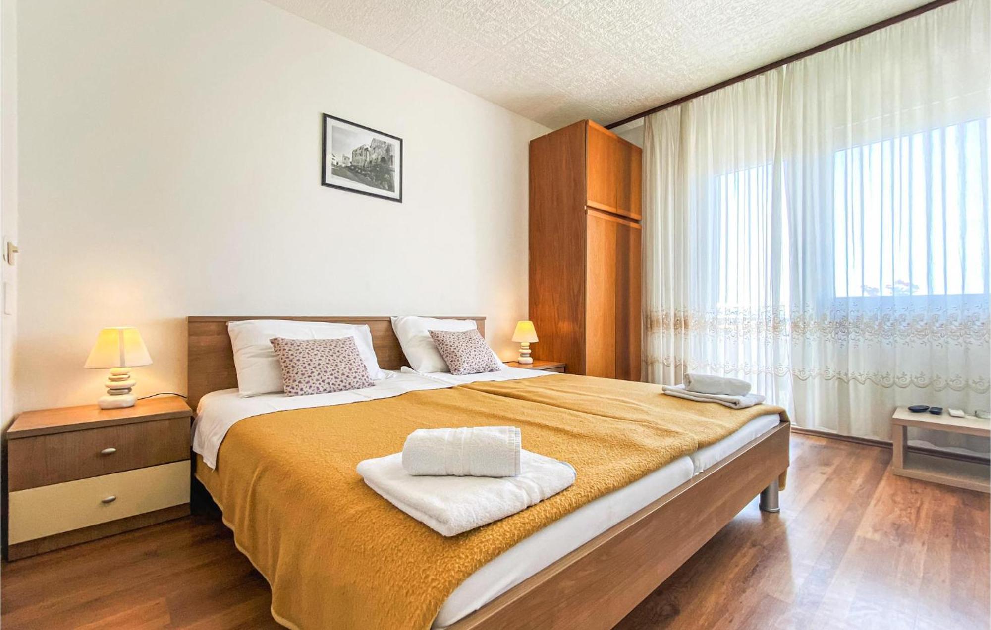 Amazing Apartment In Kastel Sucurac With Kitchen Kaštela Buitenkant foto