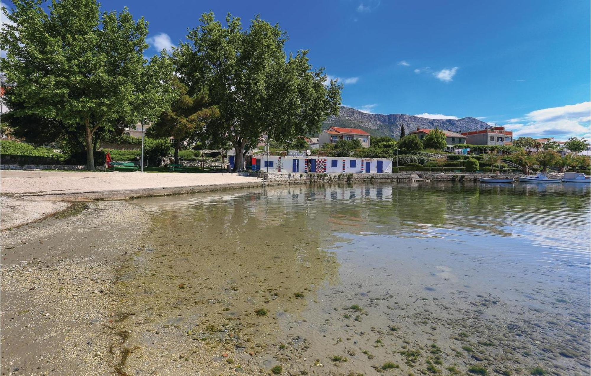 Amazing Apartment In Kastel Sucurac With Kitchen Kaštela Buitenkant foto