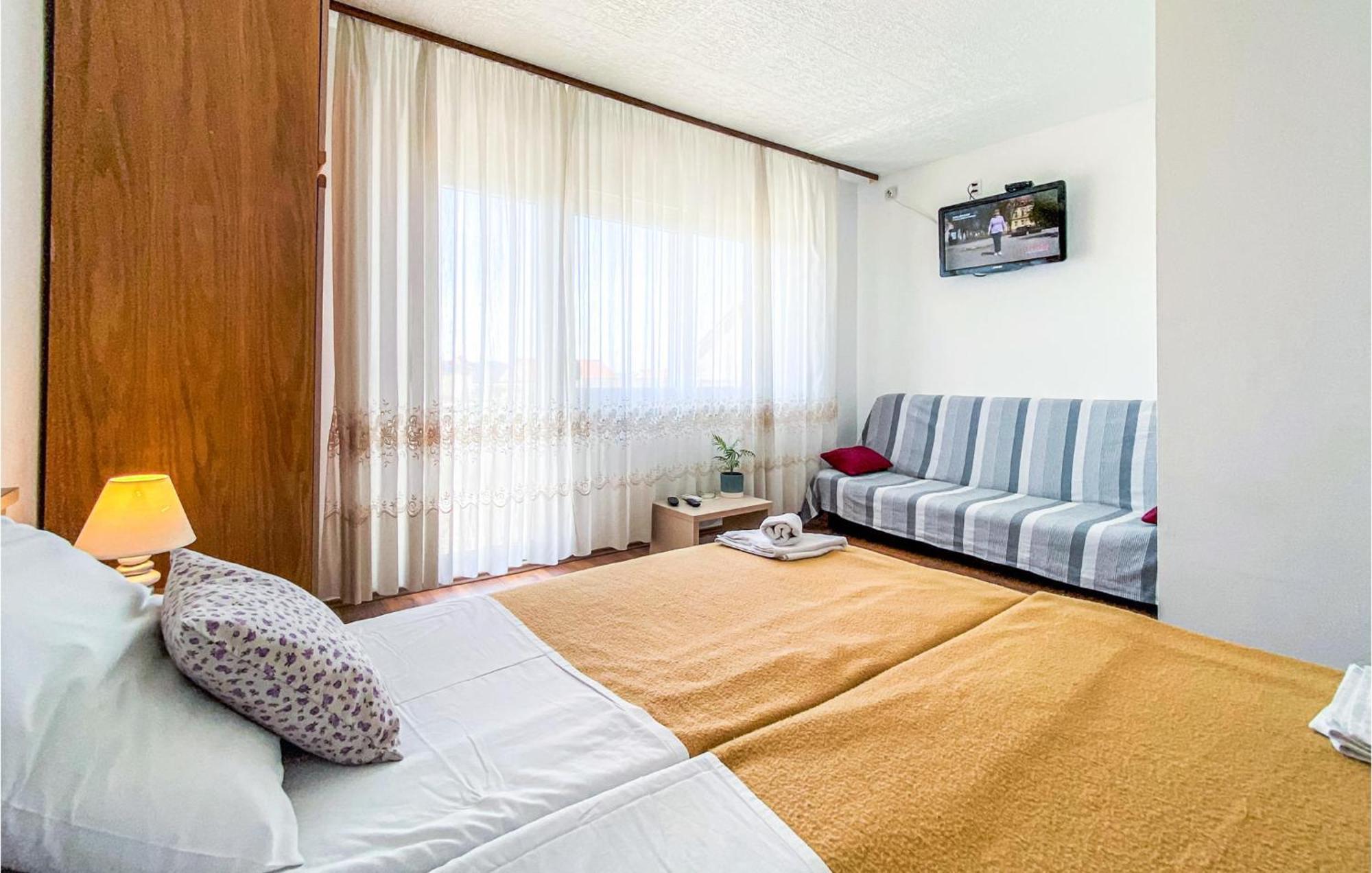 Amazing Apartment In Kastel Sucurac With Kitchen Kaštela Buitenkant foto