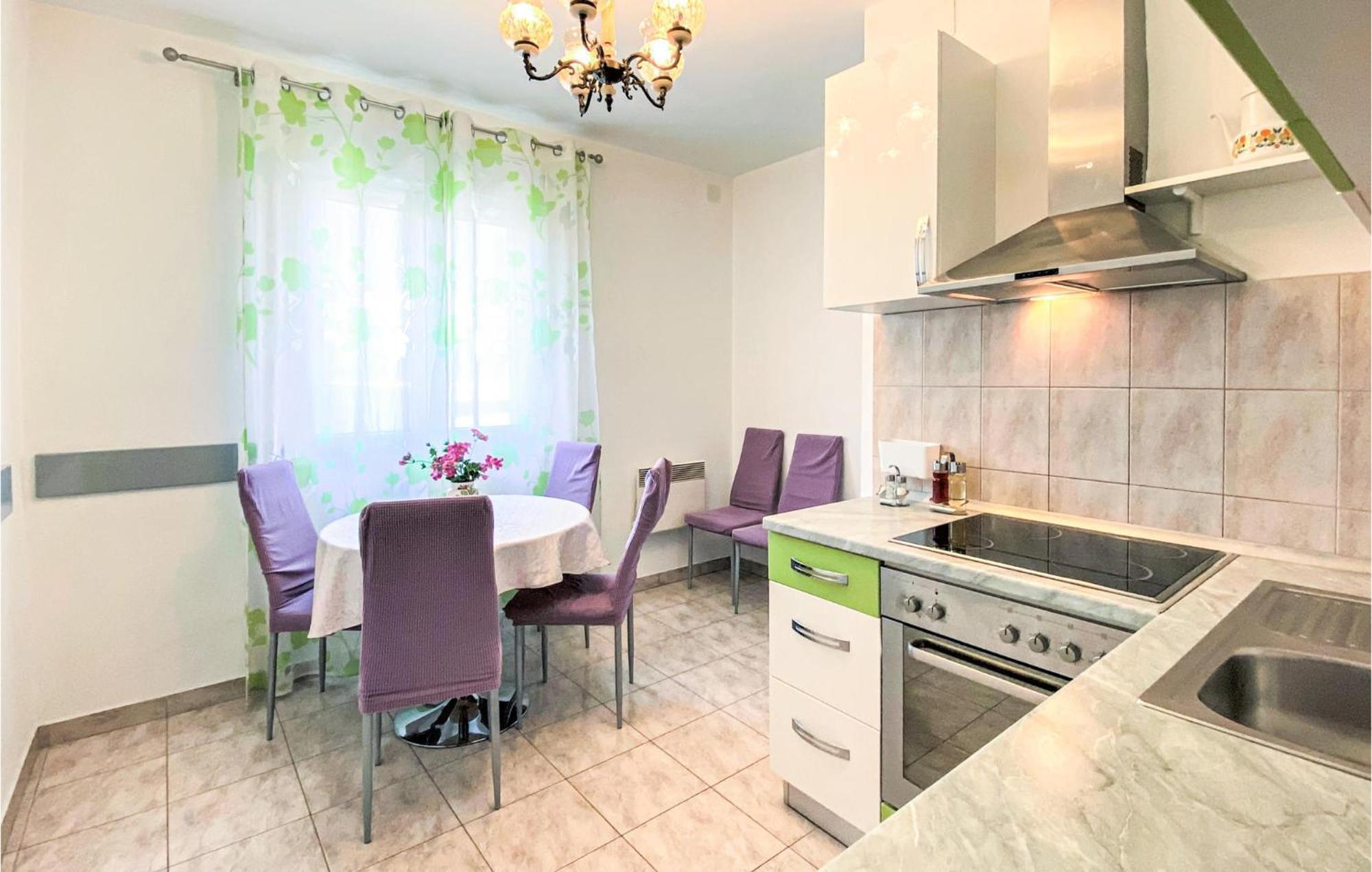 Amazing Apartment In Kastel Sucurac With Kitchen Kaštela Buitenkant foto