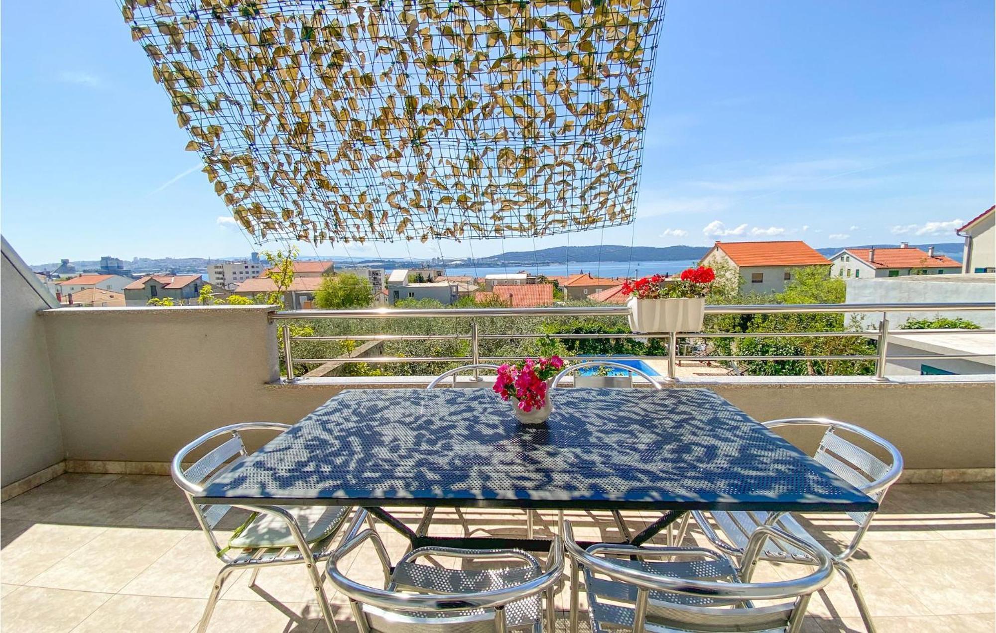 Amazing Apartment In Kastel Sucurac With Kitchen Kaštela Buitenkant foto