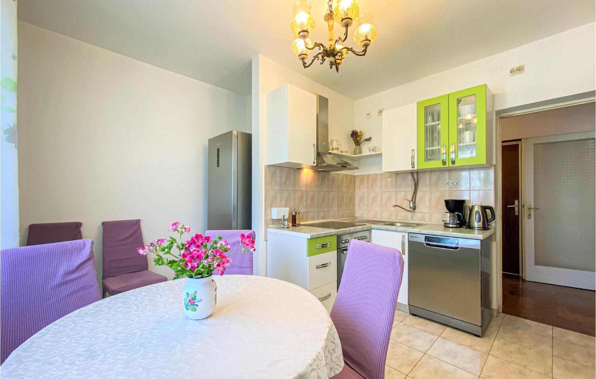 Amazing Apartment In Kastel Sucurac With Kitchen Kaštela Buitenkant foto